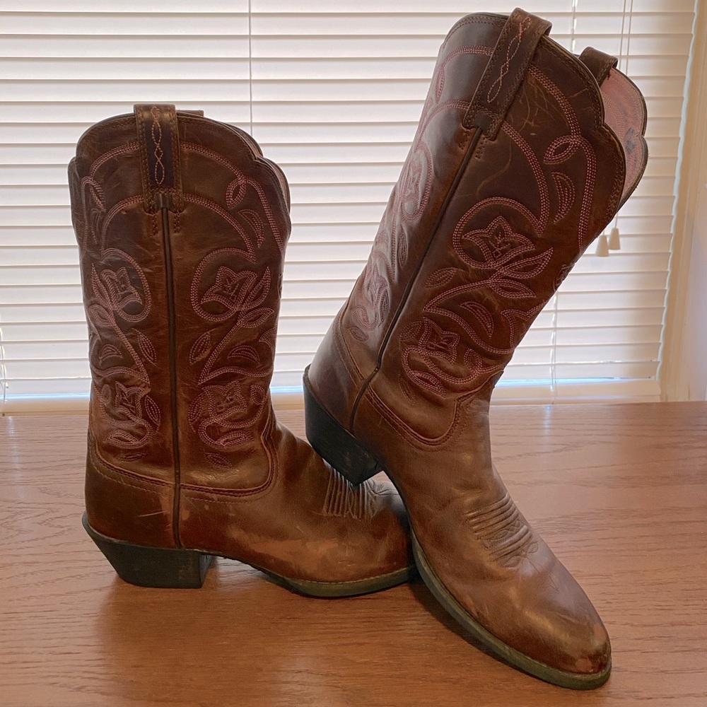 Ariat- Heritage Leather Cowboy Boots purple stitch